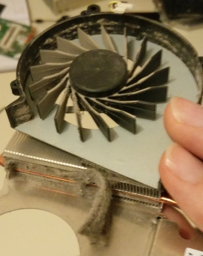 Focus on the thickness of the dust sponge which blocks all ventilation grilles of CPU Fan.